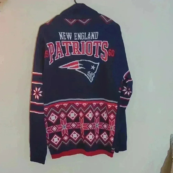 NFL Apparel New England Patriots zip up Christmas zip up sweatshirt, Medium - Picture 3 of 6